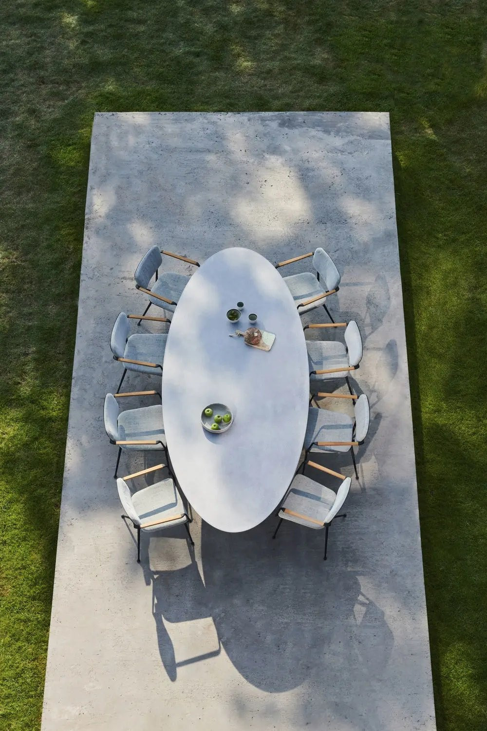 EXES OVAL | Fixed Tables | Tables | ROYAL BOTANIA - Masonionline