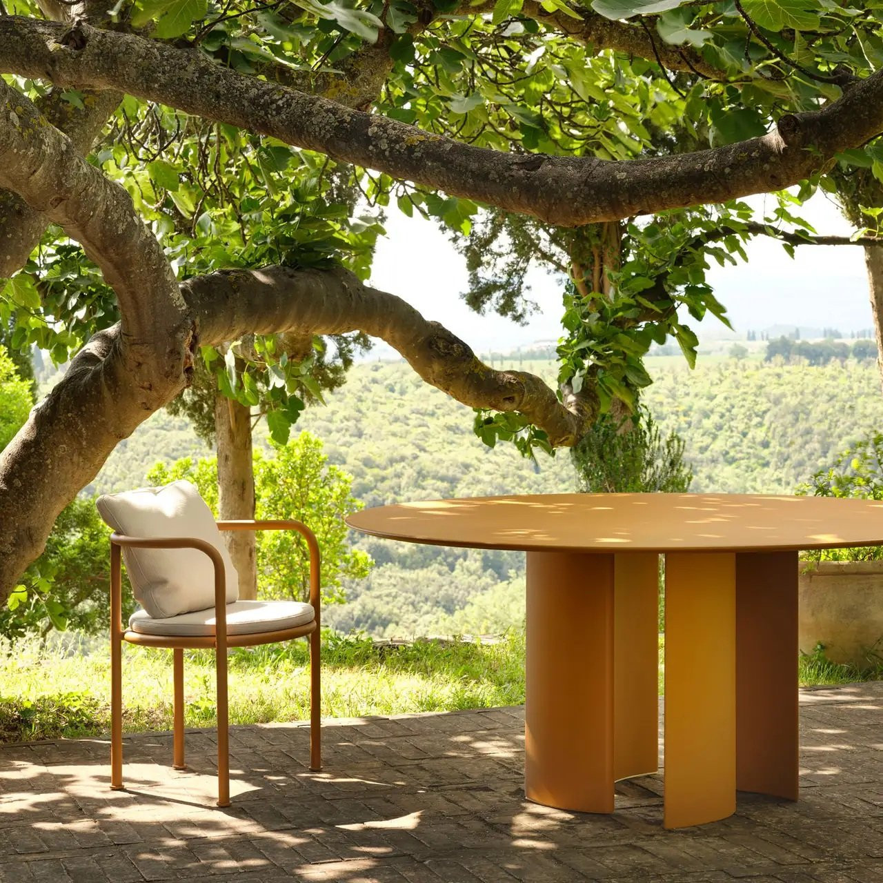 NACA ROUND | Fixed Tables | Tables | FAST - Masonionline